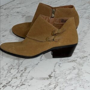Apri Galant Tan Suede Buckle Ankle Boots 9.5